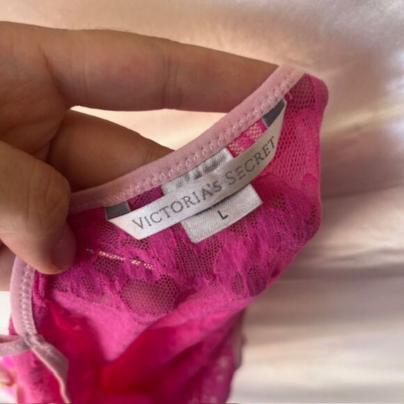 Victoria secret pink lingerie top with charm and lace detail - Picture 8 of 8